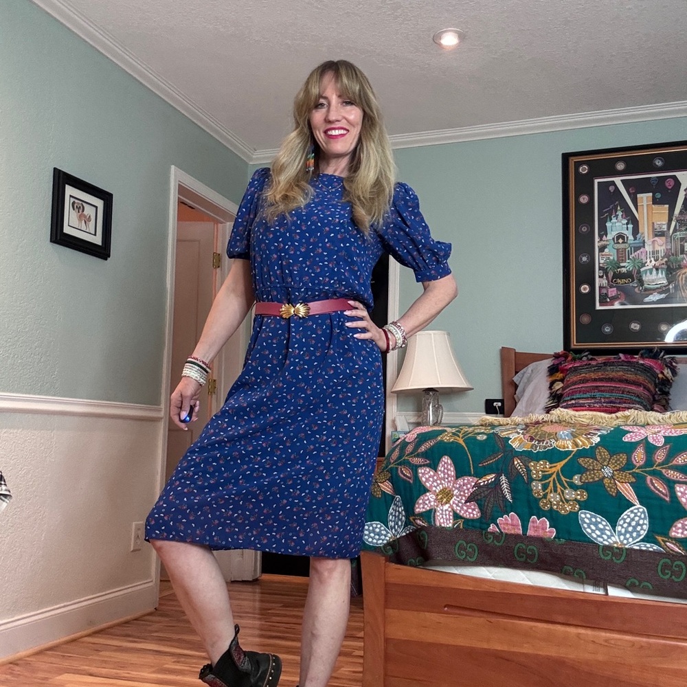 1980s Feminine Floral 9 to 5 Dolly Parton Day Dress Blue Modest